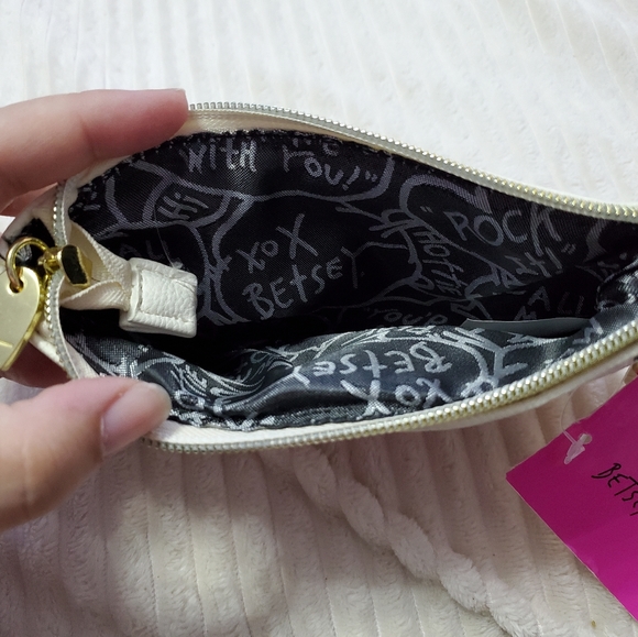 Betsey Johnson Wristlet Bag Purse - Picture 4 of 6